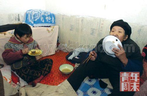 孤儿救助困局:收养弃婴“被罚款” 半数孤儿无人养(组图)