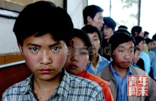 孤儿救助困局:收养弃婴“被罚款” 半数孤儿无人养(组图)