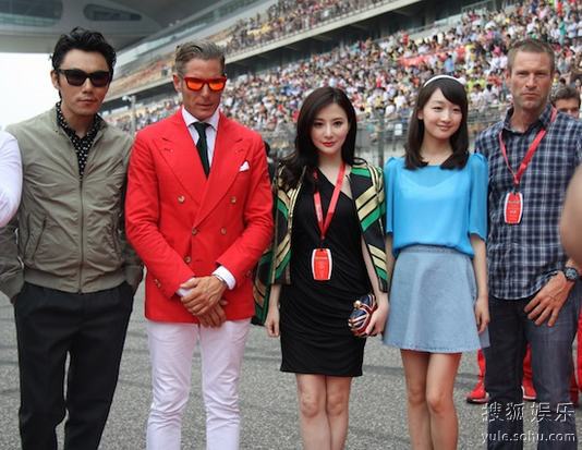 周冬雨熊乃瑾俏丽出席