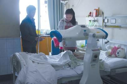 接受治疗的欢欢。