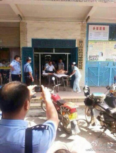 广东一男子办离婚手续时刺死妻子再自杀