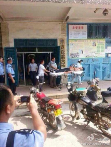 广东一男子办离婚手续时刺死妻子再自杀