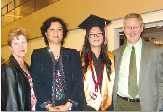 封院长赴美参加华威ESL国际班留学生张琦凡同学的毕业典礼