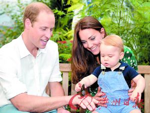 威廉夫妇正在逗“乔治王子”玩。资料图片